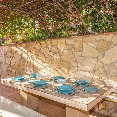 Casa vacanze 5 Bedroom Amazing In Sant Cebria De Vallalt Sant Cebrià de Vallalta